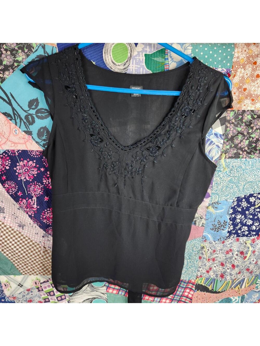 Elegant Black Beaded V-Neck Blouse - Vintage Esprit - Small